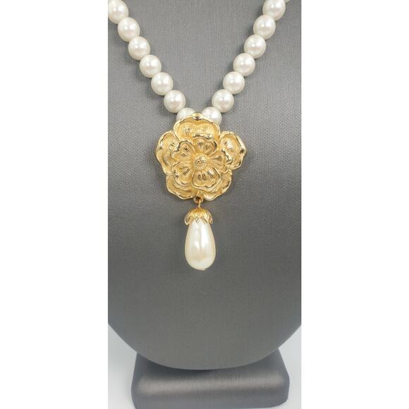 Vintage Avon Summerset Collection Faux Pearl Floral Necklace & Earrings Set 1994 - Picture 5 of 13